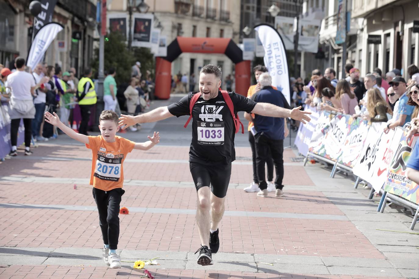 Un millar de participantes se suma a la I Carrera de las Familias de Valladolid (1/2)