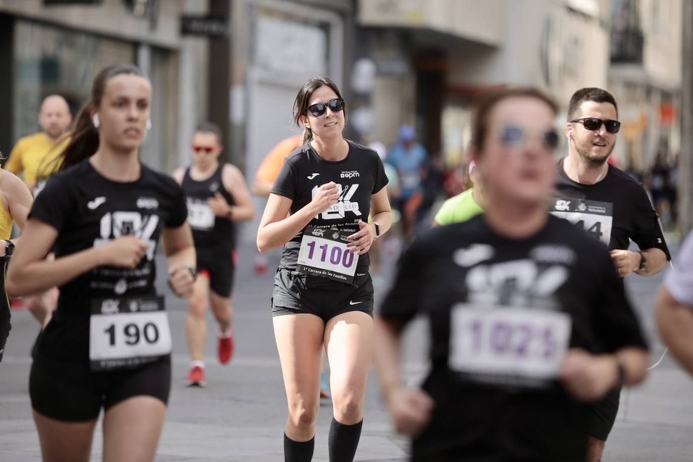 Un millar de participantes se suma a la I Carrera de las Familias de Valladolid (1/2)