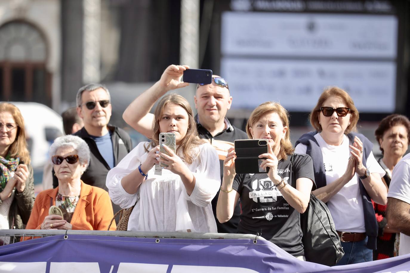 Un millar de participantes se suma a la I Carrera de las Familias de Valladolid (2/2)