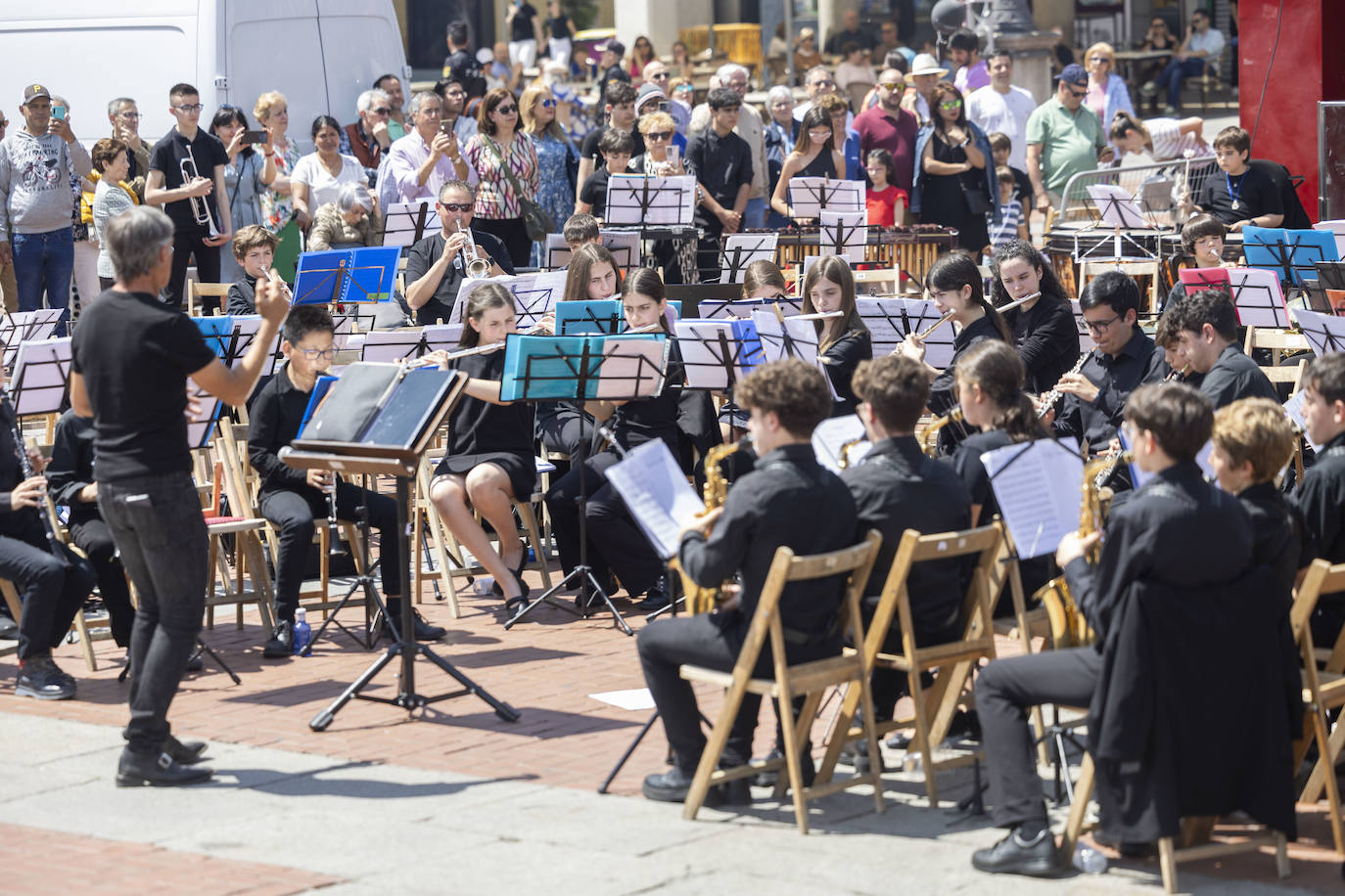 Concierto de los alumnos del conservatorio de Valladolid en la Plaza Mayor.