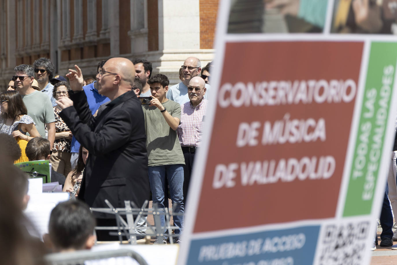 Concierto de los alumnos del conservatorio de Valladolid en la Plaza Mayor.