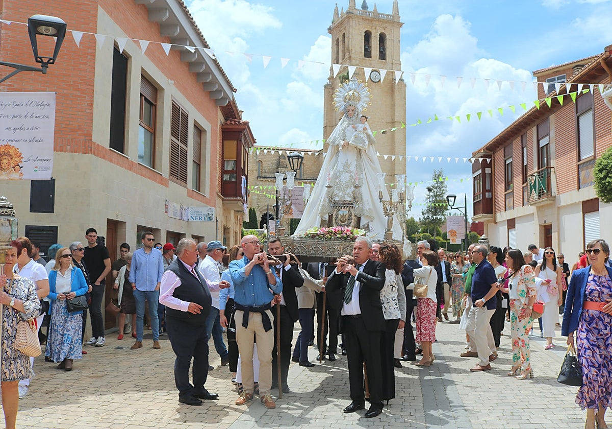 Villamuriel de Cerrato se rinde a la Virgen del Milagro
