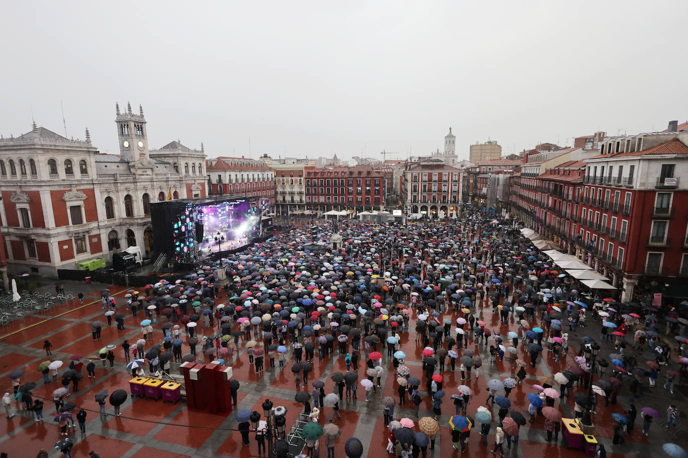 Las imágenes del concierto de la orquesta Panorama en la Plaza Mayor