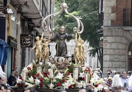 Ofrenda floral, misa y procesión en San Pedro Regalado