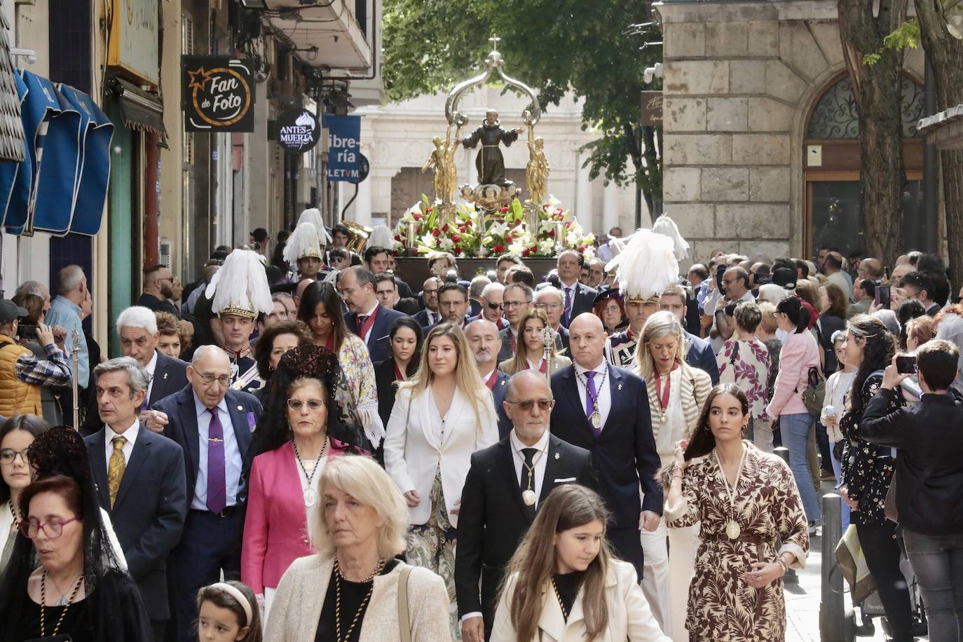 Ofrenda floral, misa y procesión en San Pedro Regalado