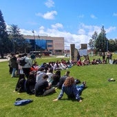 Universitarios de León se suman a las acampadas por Palestina y se encierran en la biblioteca