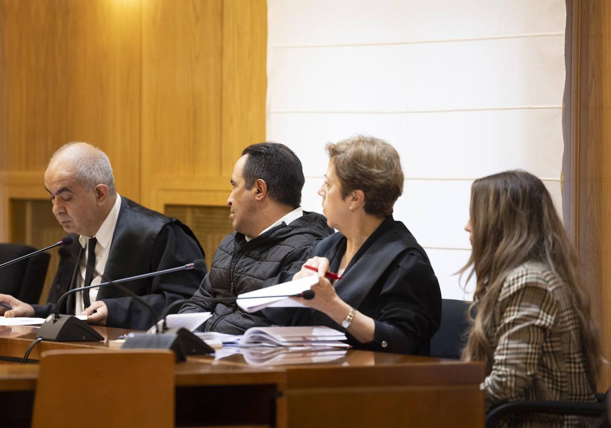 Los acusados, Rubén Álvarez y Carmen Sánchez, en la Audiencia de Valladolid.