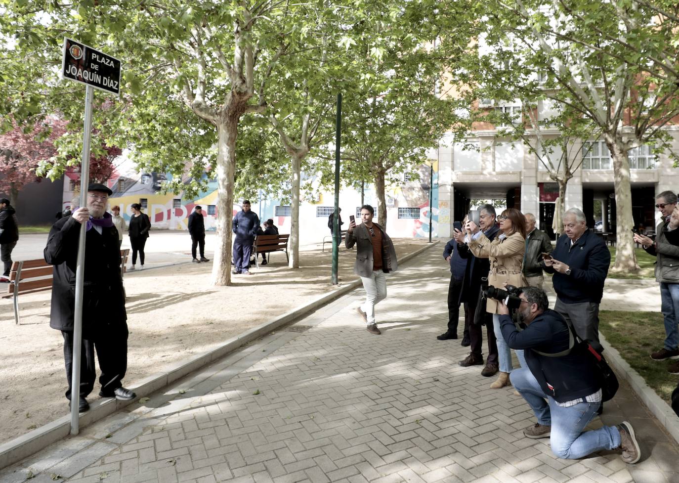 Joaquín Díaz inaugura la plaza con su nombre en el barrio de San Isidro