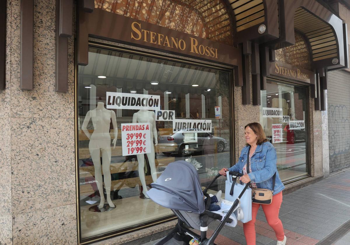 Carteles de liquidación por jubilación en Stefano Rossi.