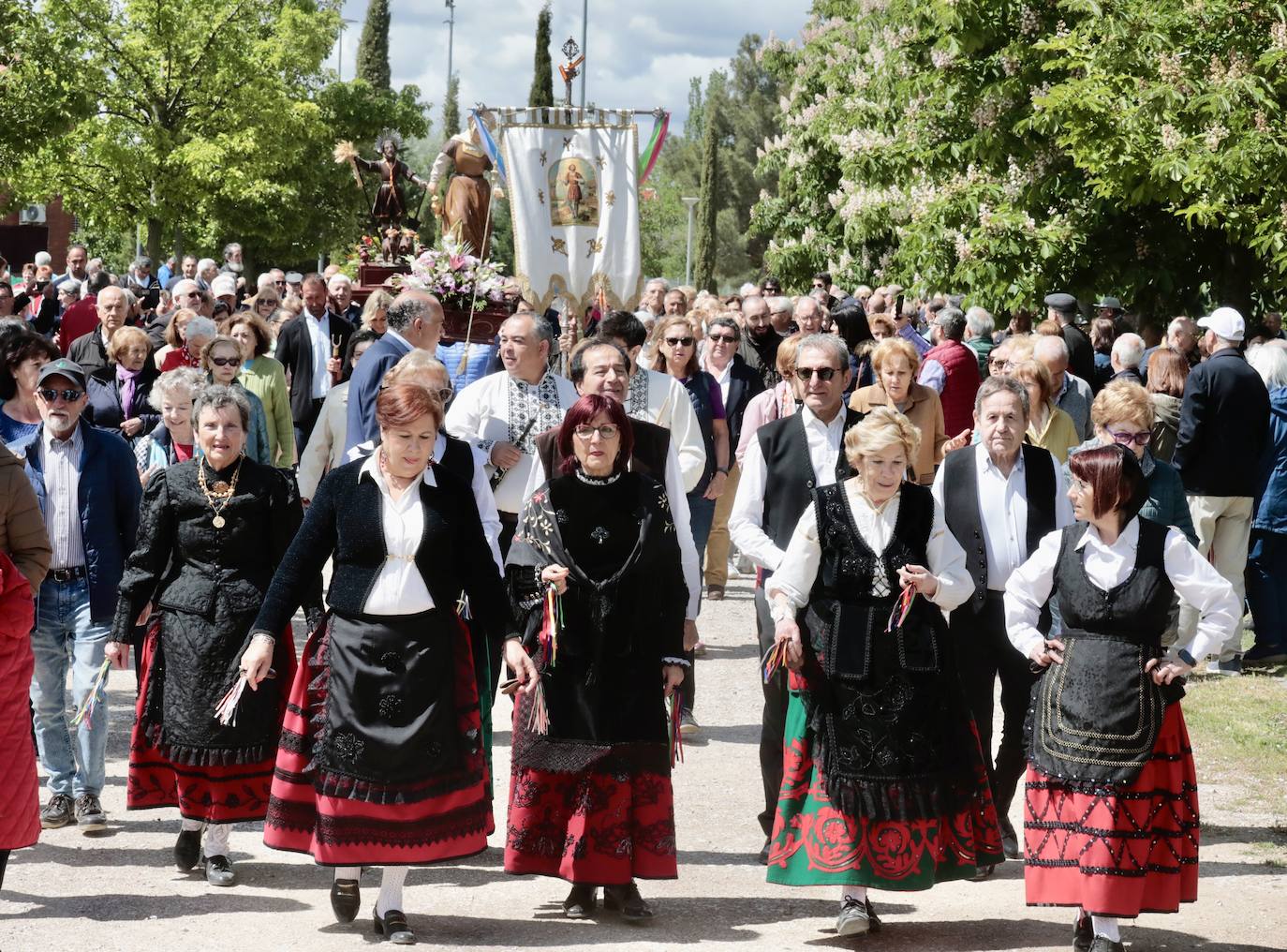 Imágenes de la multitudinaria procesión de San Isidro en Valladolid