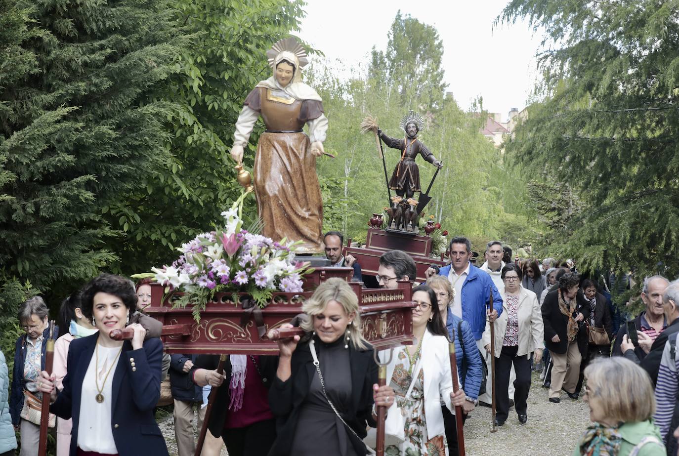 Imágenes de la multitudinaria procesión de San Isidro en Valladolid