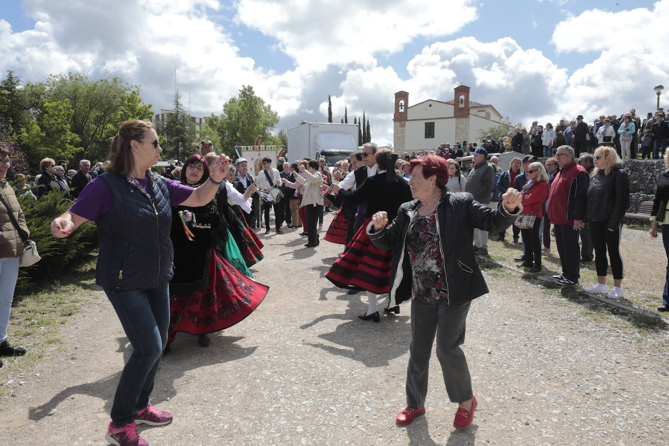 Imágenes de la multitudinaria procesión de San Isidro en Valladolid