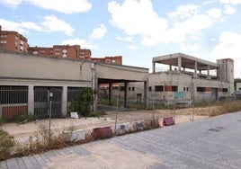 Estado de las naves del antiguo matadero que se reformarán.