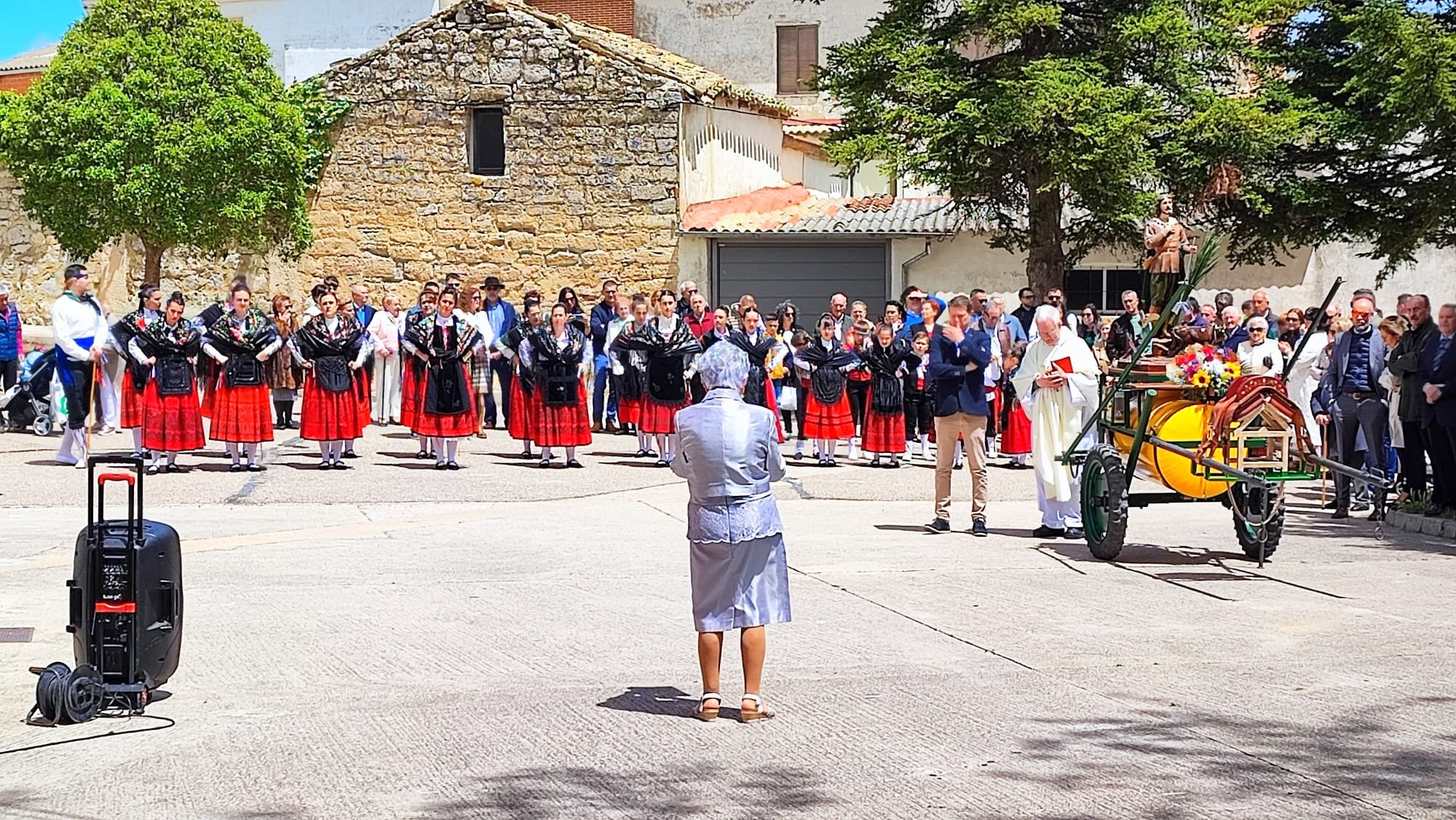 Villaviudas danza a San Isidro Labrador