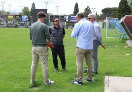 Directivos de la Segoviana inspeccionan La Albuera con miembros de la Federación.