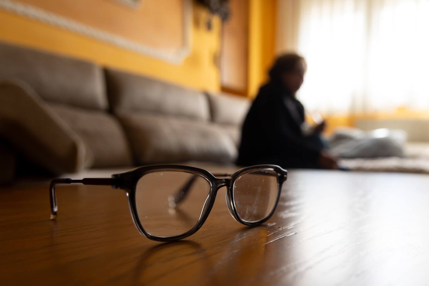 Masría, con las gafas que le han facilitado en Asalvo.