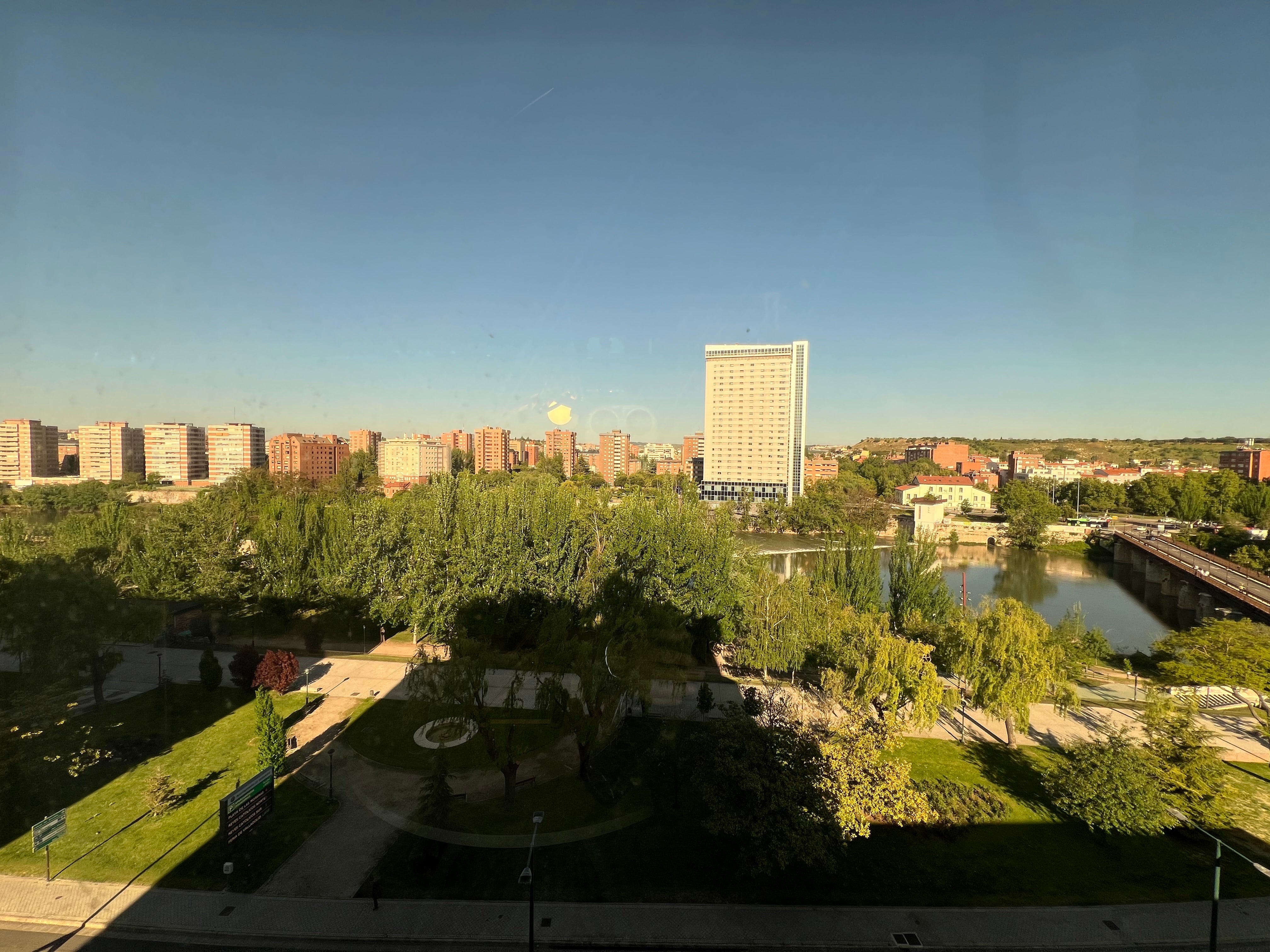 Un gran piso con vistas al río