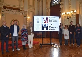 Irene Carvajal, cuarta por la izquierda, junto a los directores y responsables de los museos de Valladolid.