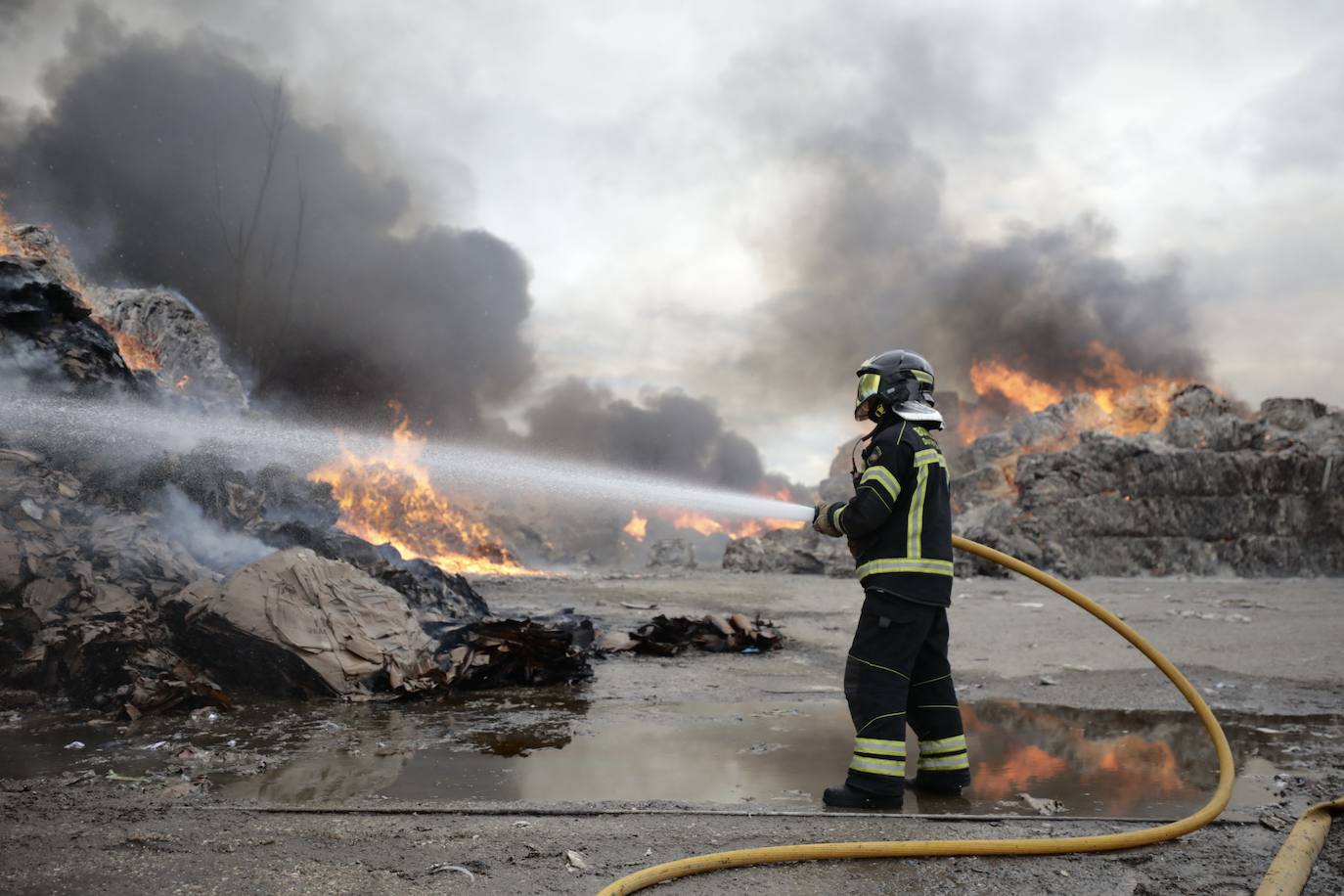 El incendio en Aldeamayor, en imágenes