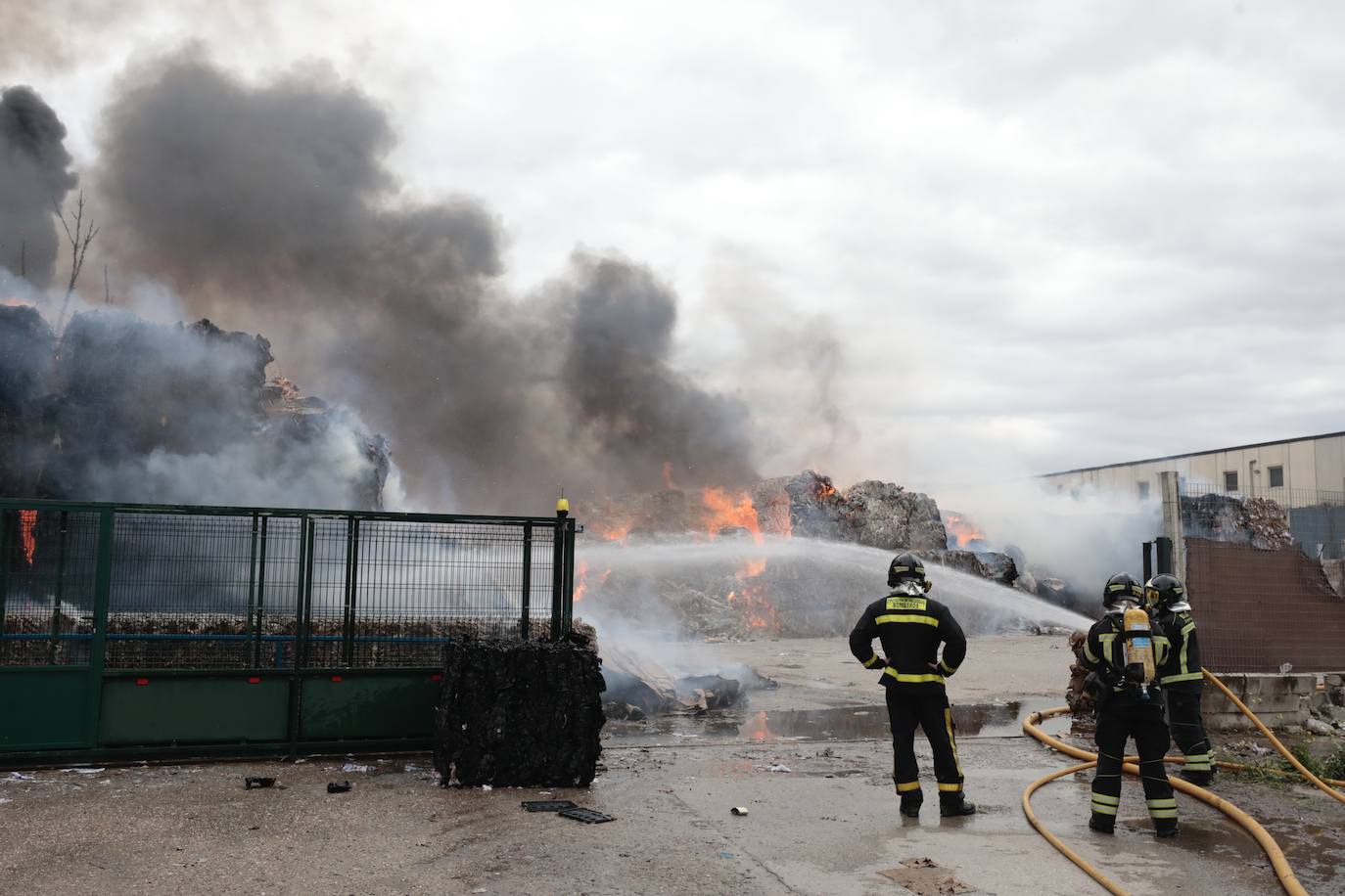 El incendio en Aldeamayor, en imágenes