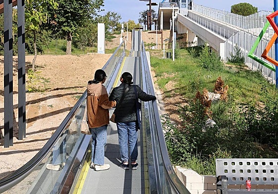 Funicular y escaleras mecánicas en Parquesol.