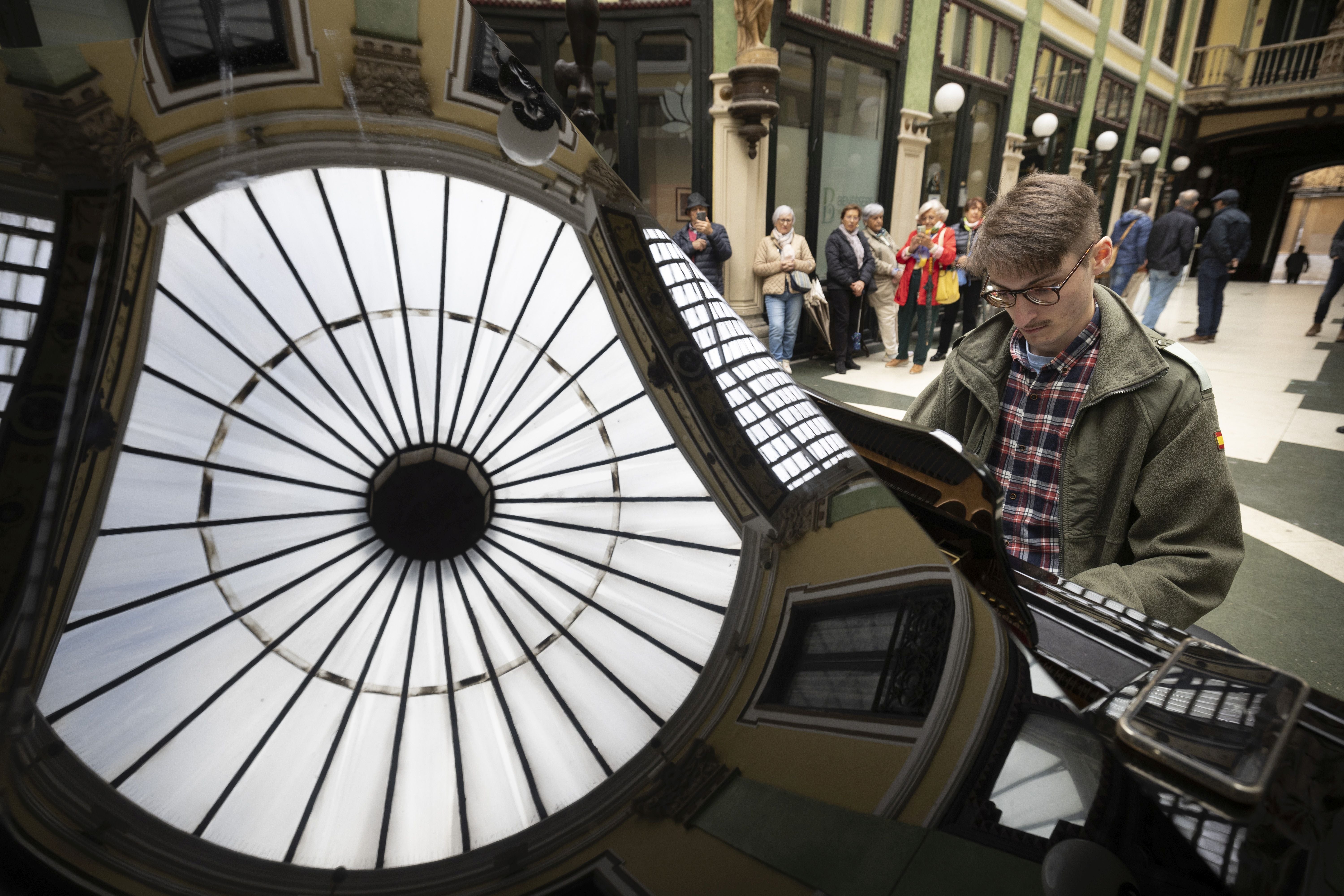 El centro de Valladolid se llena de pianos, en imágenes