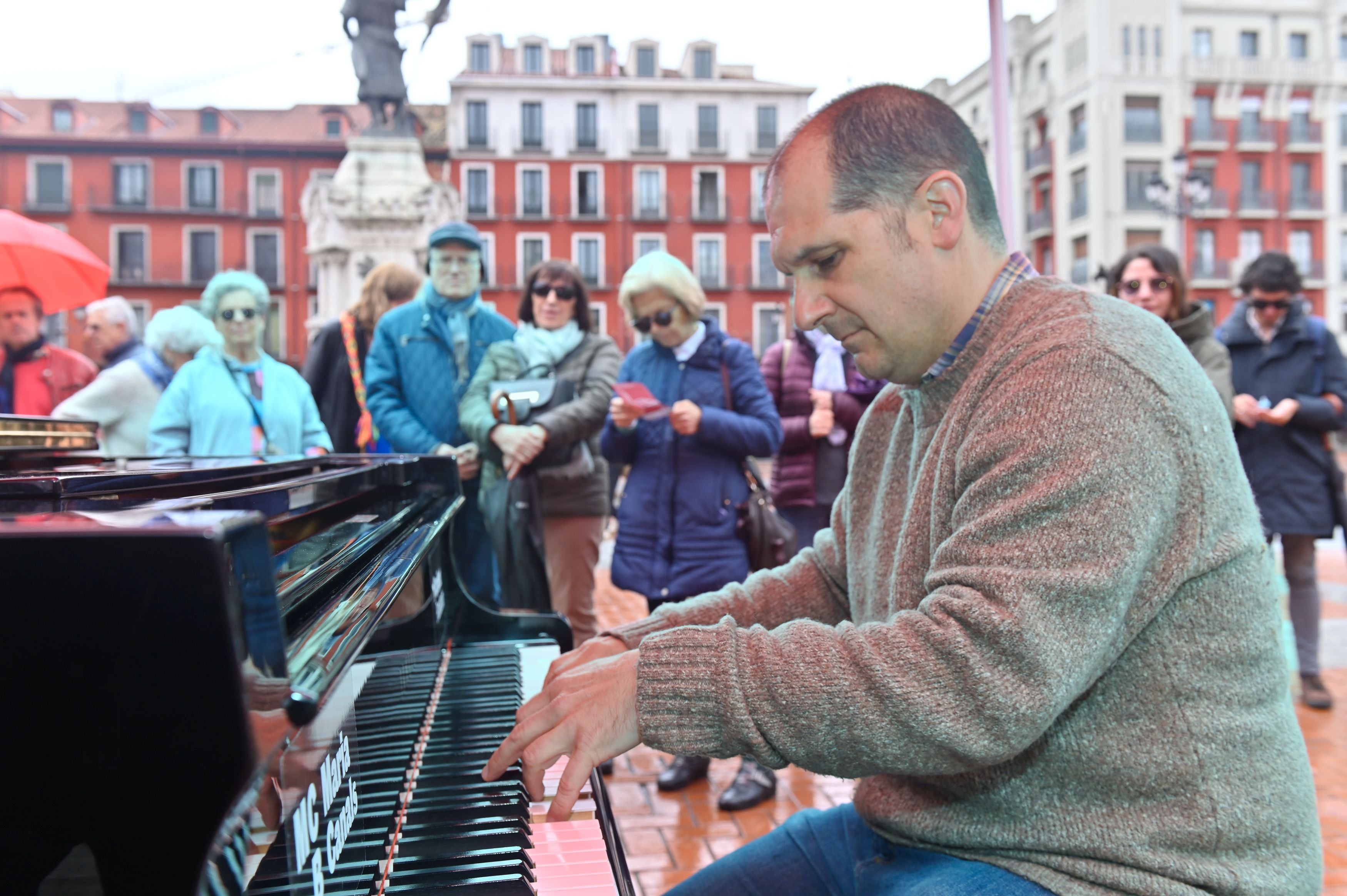 El centro de Valladolid se llena de pianos, en imágenes