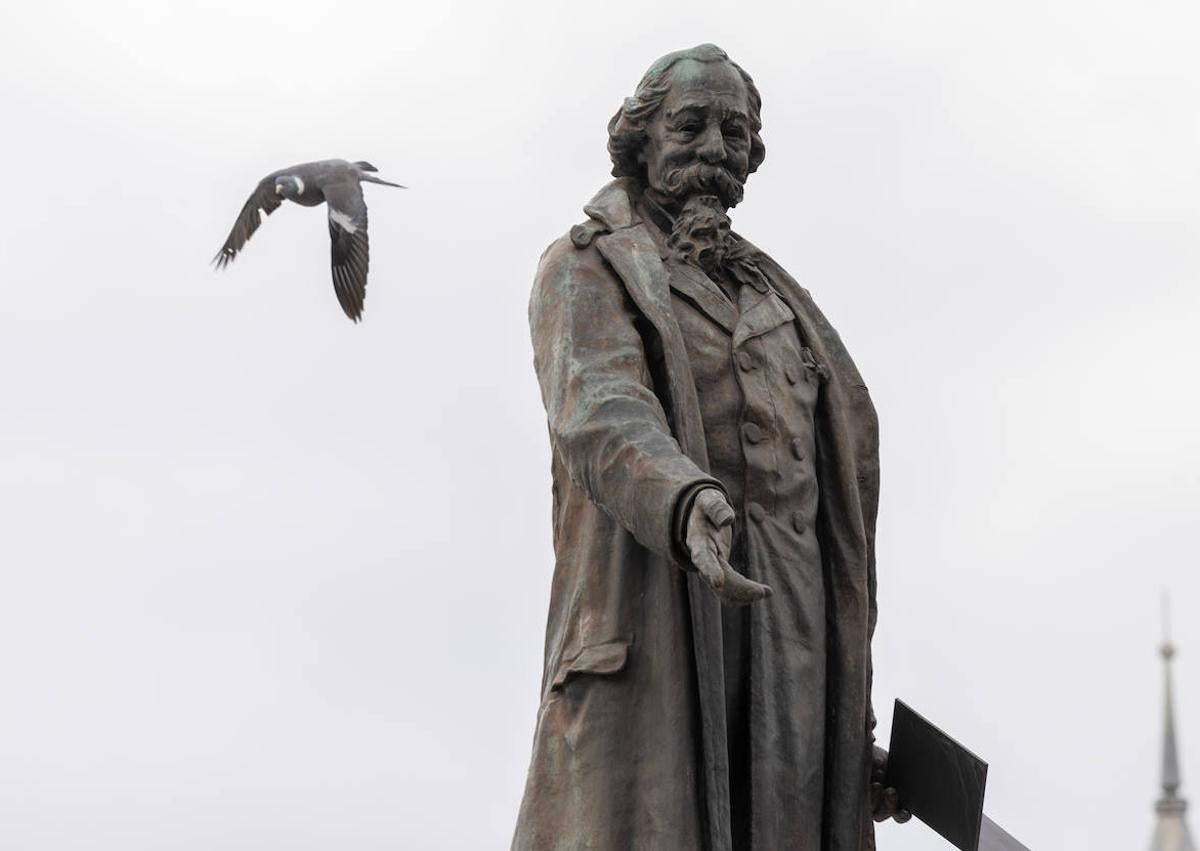 Imagen secundaria 1 - 'Baile en bronce', la estatua de Zorrilla y la de Colón.