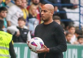 Mehdi Nafti, técnico del Alcorcón, la pasada jornada en el campo del Racing de Ferrol