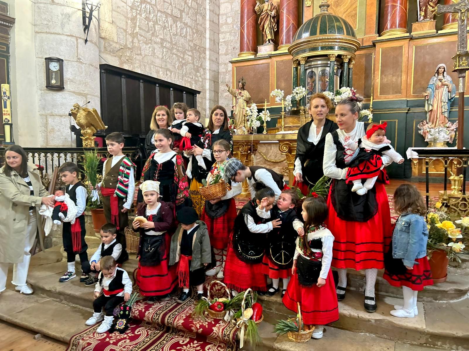 Torquemada, fiel a la tradición con la hoguera y la ofrenda a San Isidro