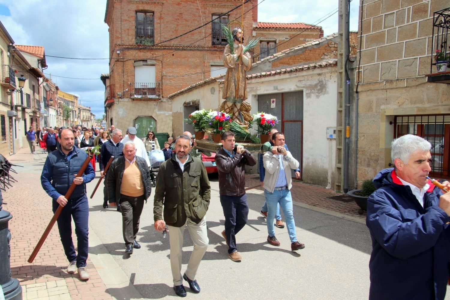 Torquemada, fiel a la tradición con la hoguera y la ofrenda a San Isidro