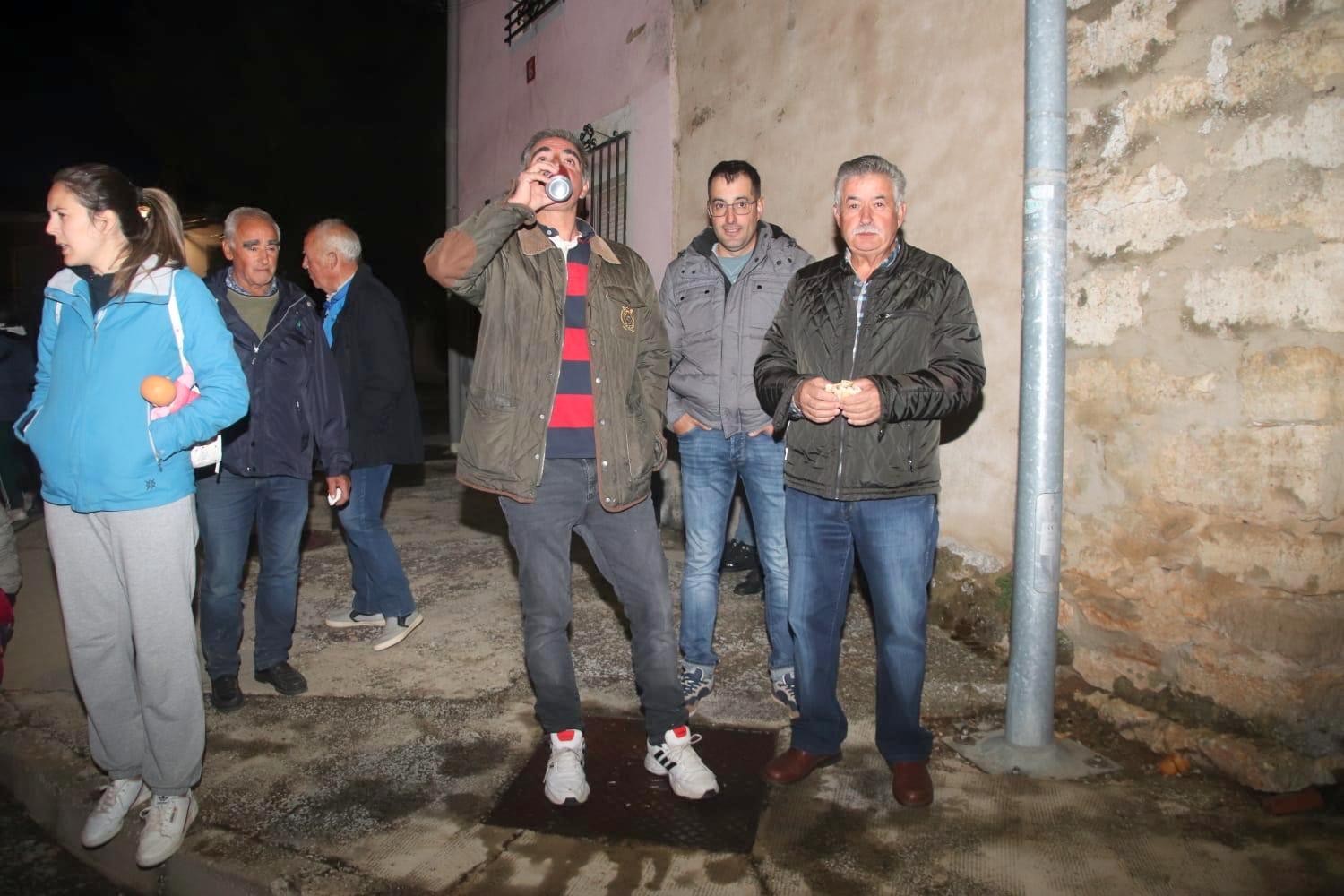 Torquemada, fiel a la tradición con la hoguera y la ofrenda a San Isidro