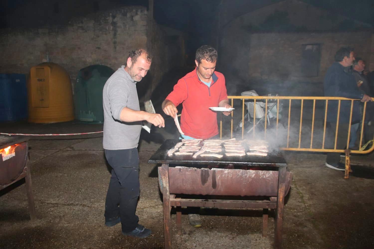 Torquemada, fiel a la tradición con la hoguera y la ofrenda a San Isidro