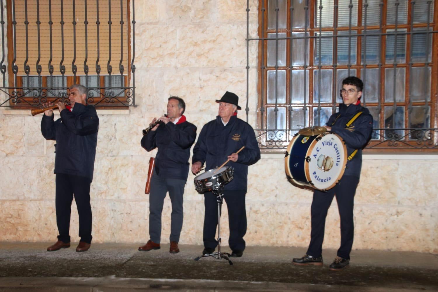 Torquemada, fiel a la tradición con la hoguera y la ofrenda a San Isidro