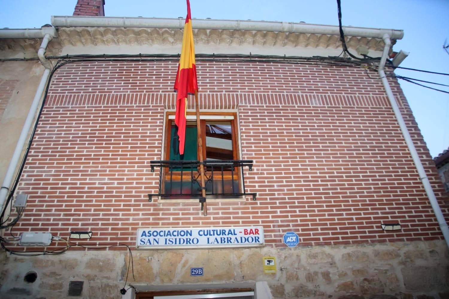 Torquemada, fiel a la tradición con la hoguera y la ofrenda a San Isidro