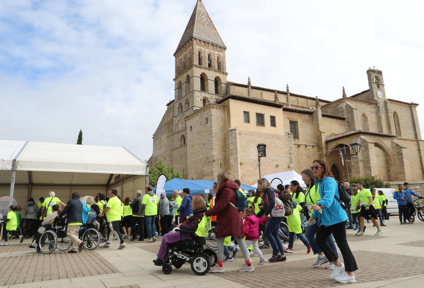 Puzles y caminata solidaria en Paredes de Nava