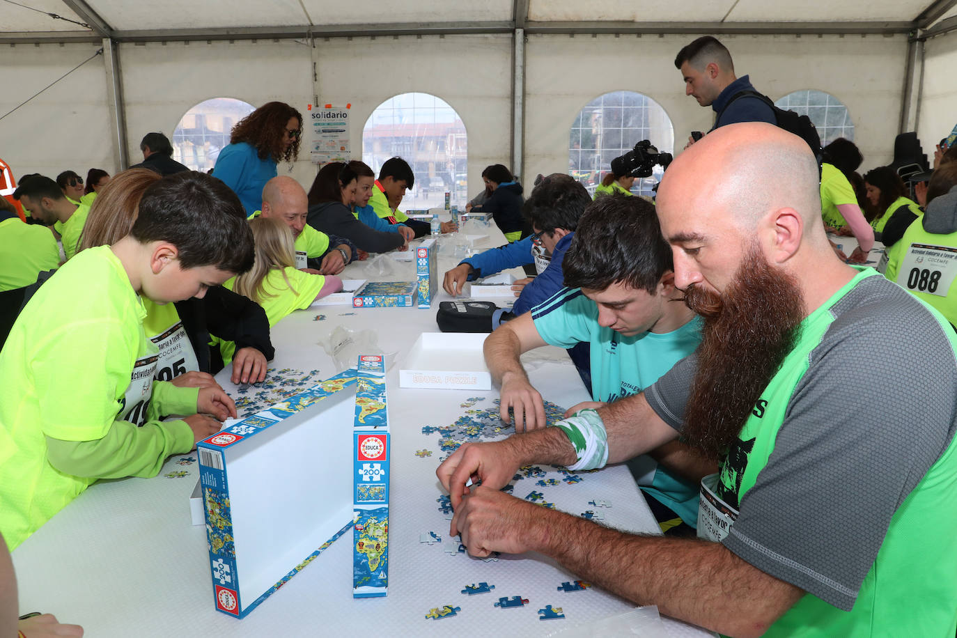 Puzles y caminata solidaria en Paredes de Nava