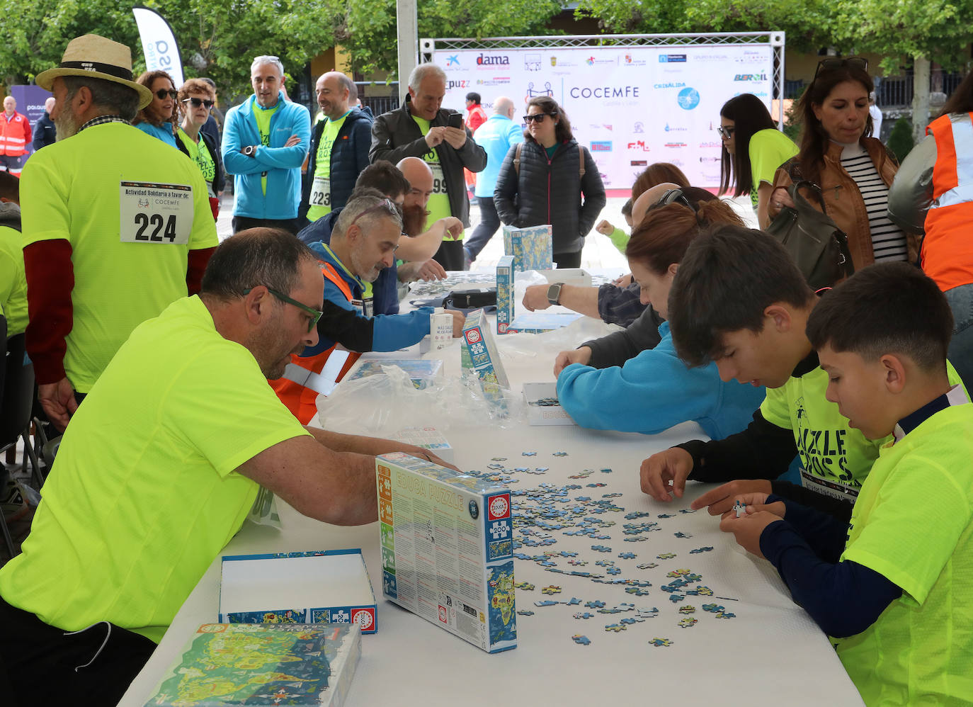 Puzles y caminata solidaria en Paredes de Nava