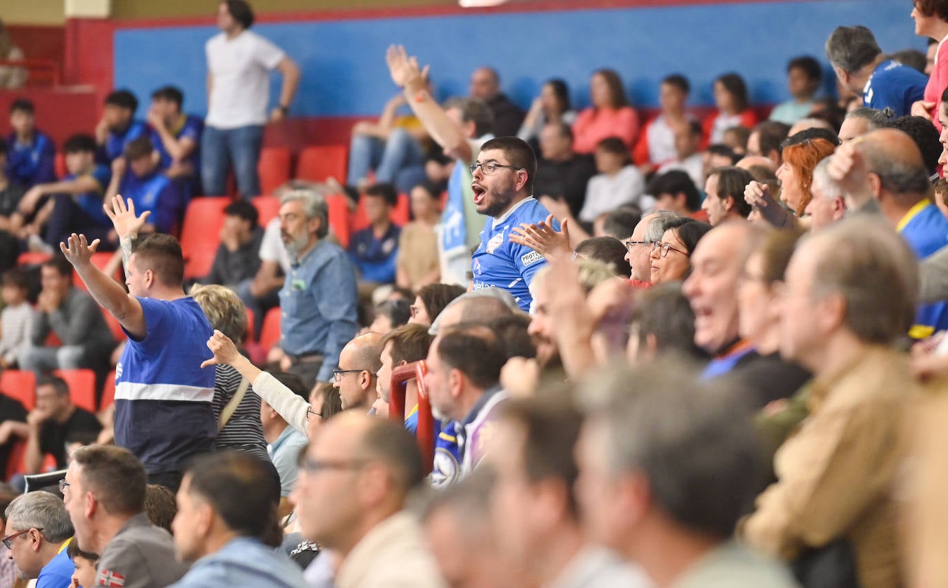 El derbi entre el Atlético Valladolid y el Ademar León, en imágenes