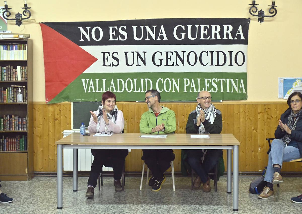 Imagen secundaria 1 - Más de 24 horas de encierro en favor del pueblo palestino