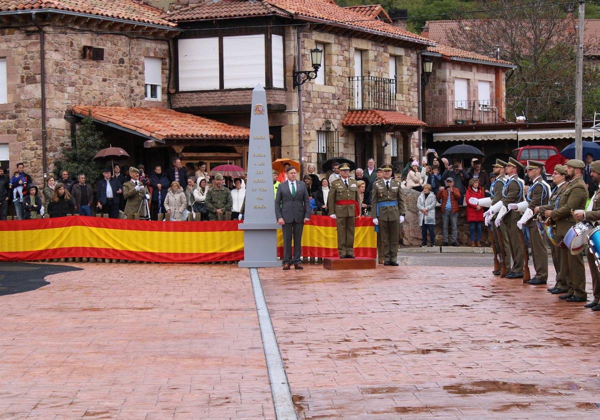 Brañosera rinde homenaje a la bandera de España