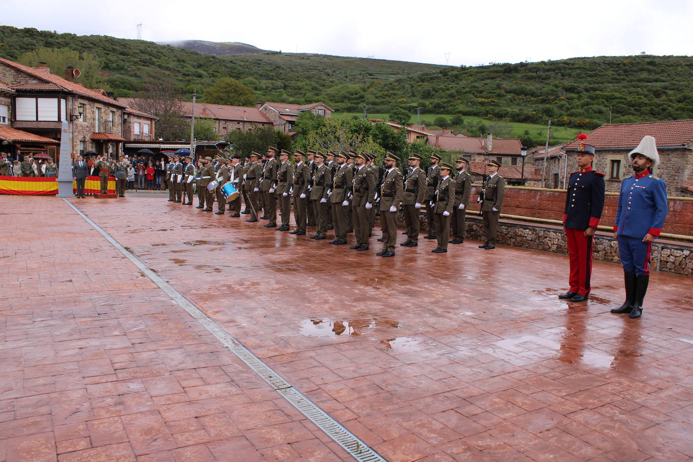 Brañosera rinde homenaje a la bandera de España