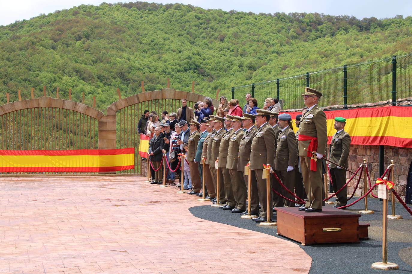 Brañosera rinde homenaje a la bandera de España