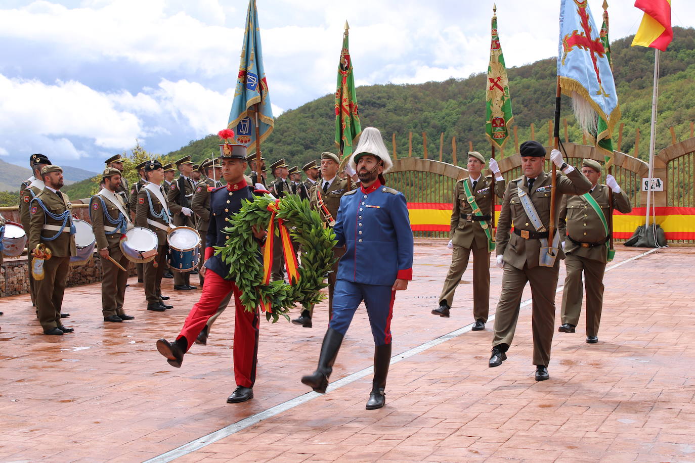 Brañosera rinde homenaje a la bandera de España