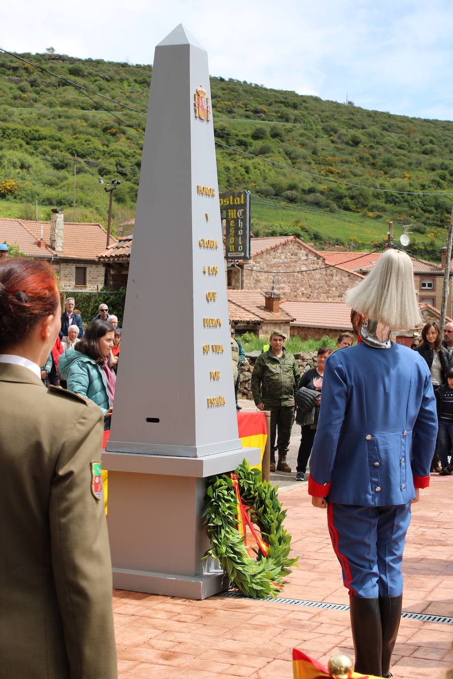 Brañosera rinde homenaje a la bandera de España