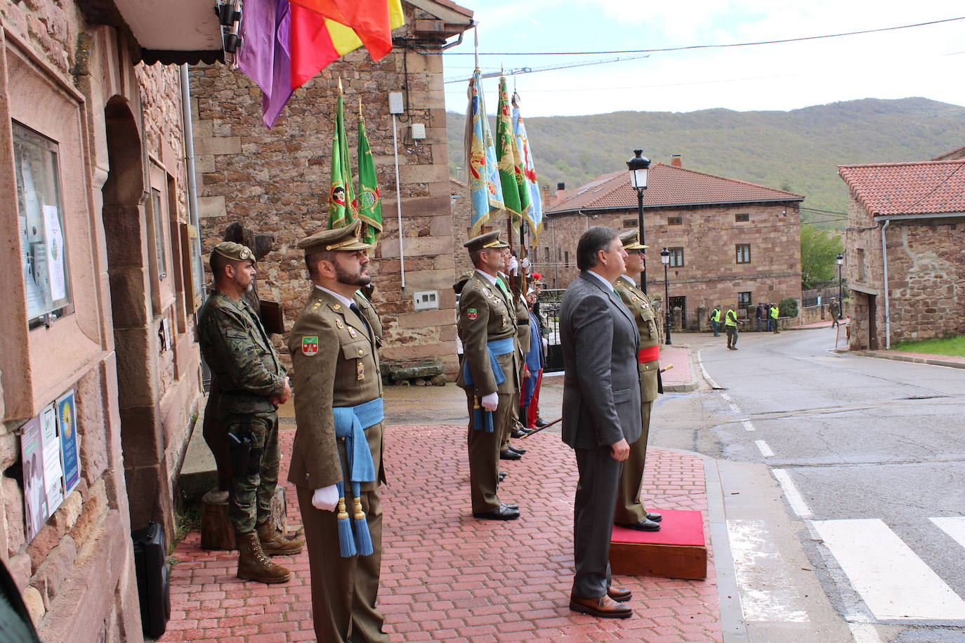 Brañosera rinde homenaje a la bandera de España