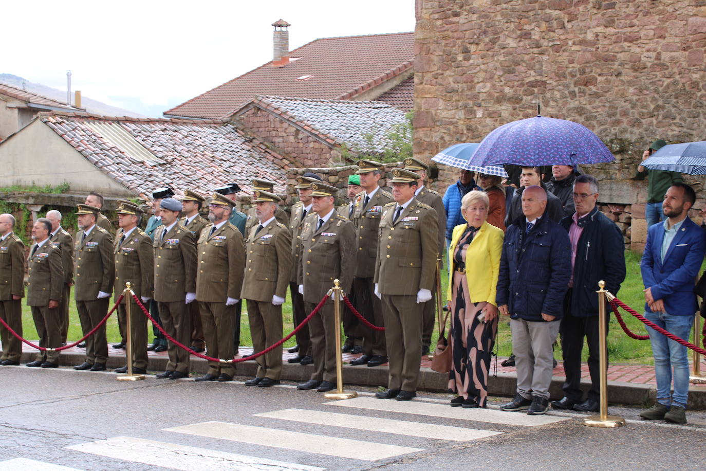 Brañosera rinde homenaje a la bandera de España