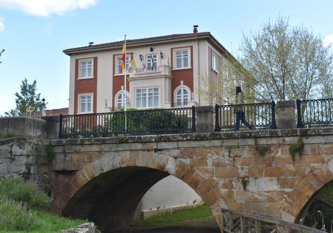 Caserón de Alar del Rey, en la provincia de Palencia, centro de formación de los religiosos seguidores de Rojas.