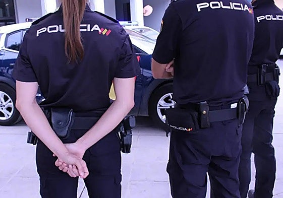 Imagen de archivo de tres agentes de Policía Nacional.