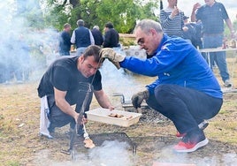 Asistentes a la romería celebran el tradicional almuerzo de Pentecostés